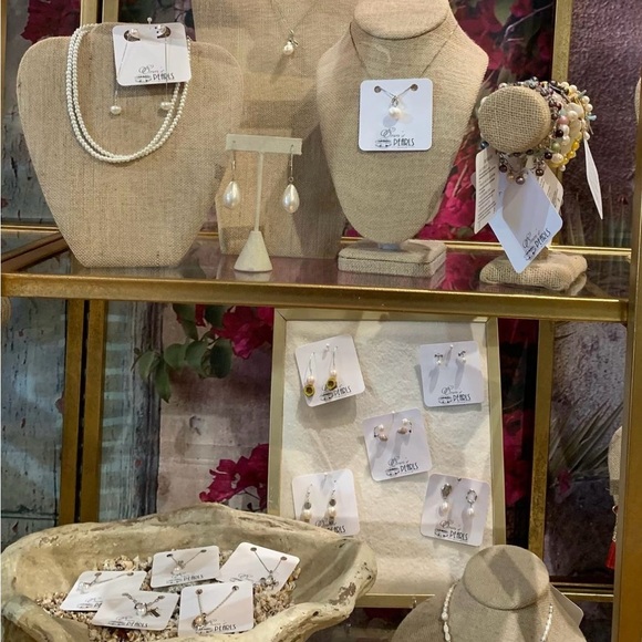 GOING LIVE TBD PDT Cali ♥️ like this listing follow to get notified - Picture 4 of 8